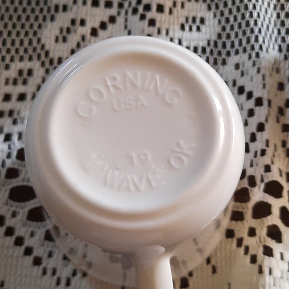 Vintage Corning Ware coffee cups tulips and heart - Picture 3 of 5